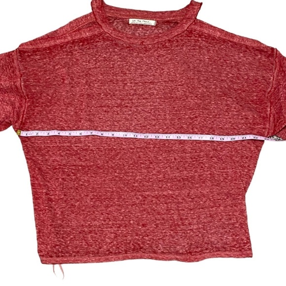 WE THE FREE - THE CHILL OUT COLD SHOULDER DISTRESSED T-SHIRT - SZ. MEDIUM B21 - Picture 7 of 10